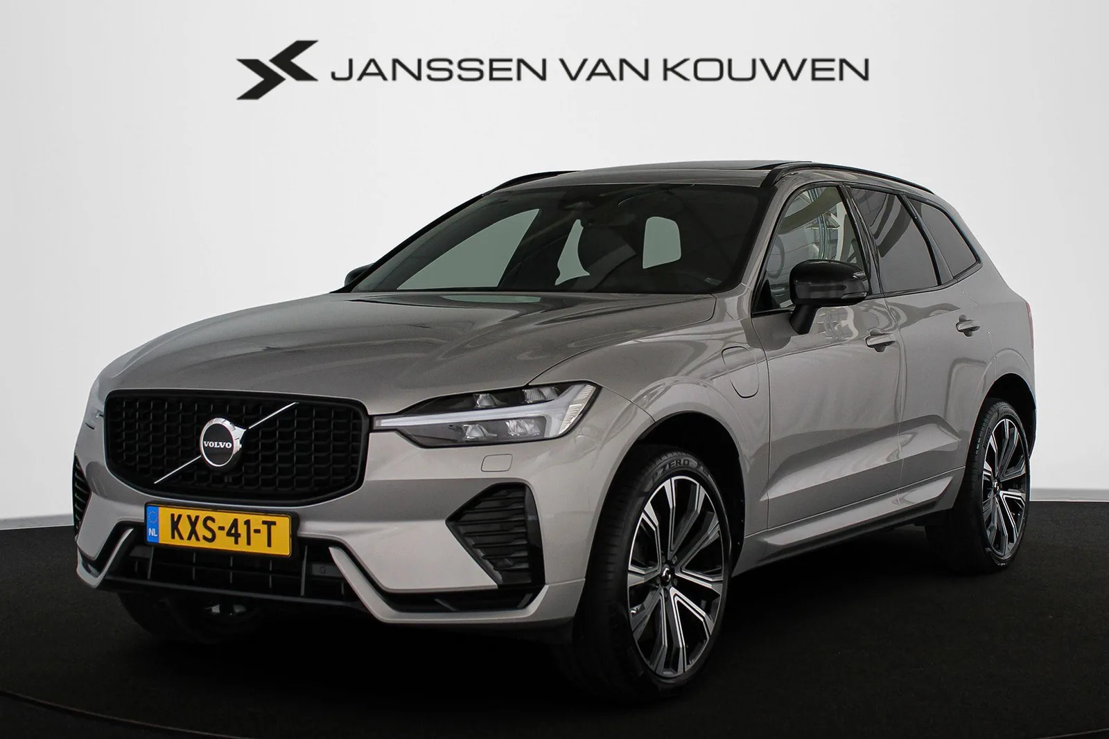 Volvo XC60 (2022) — foto 1