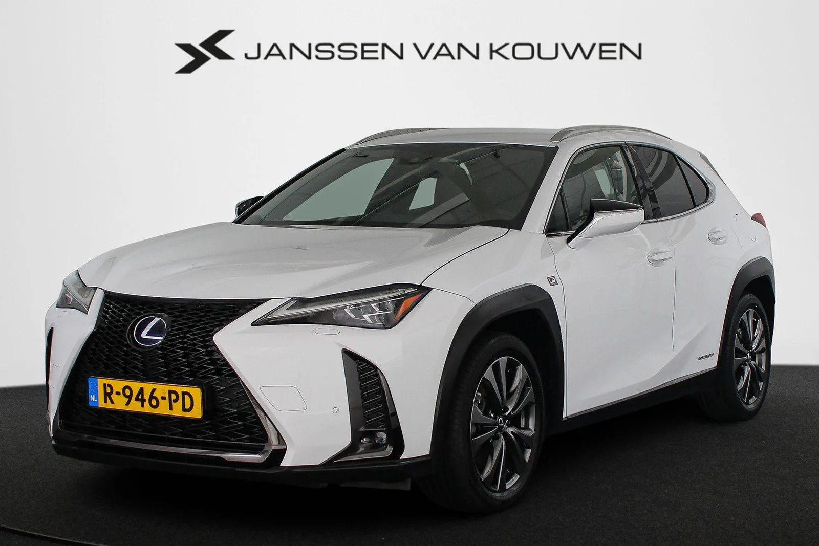 Lexus UX (2019) — foto 1