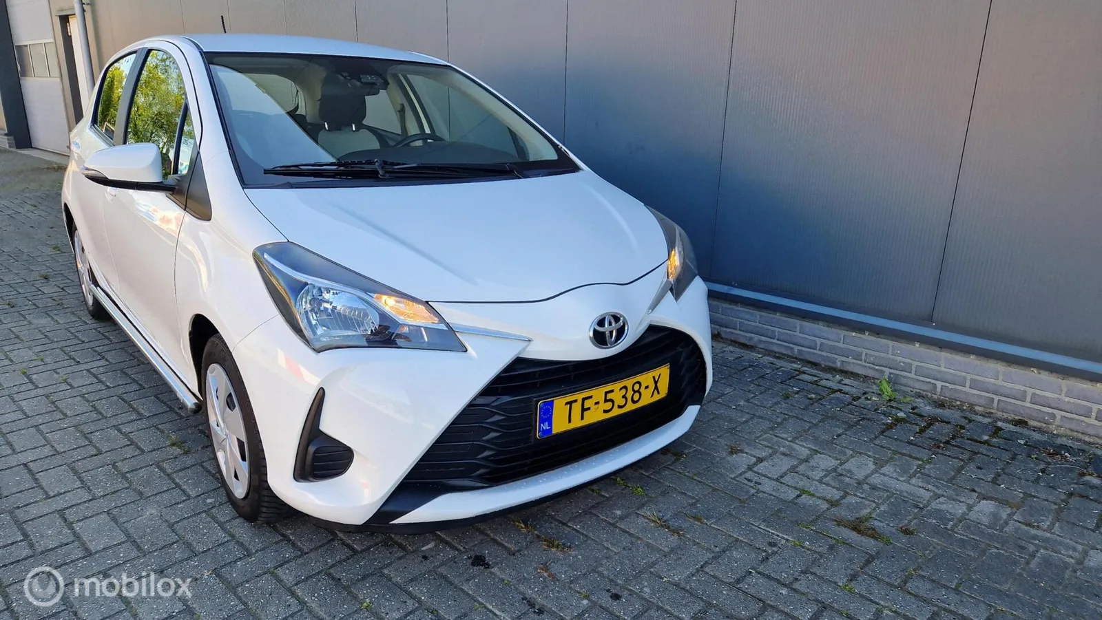 Toyota Yaris (2018) — foto 1