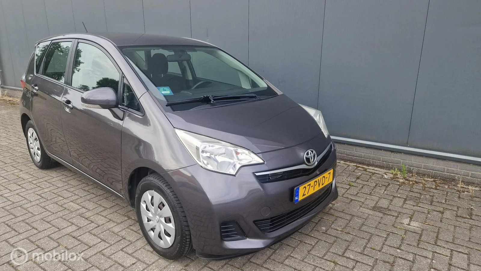 Toyota Verso S (2011) — foto 1