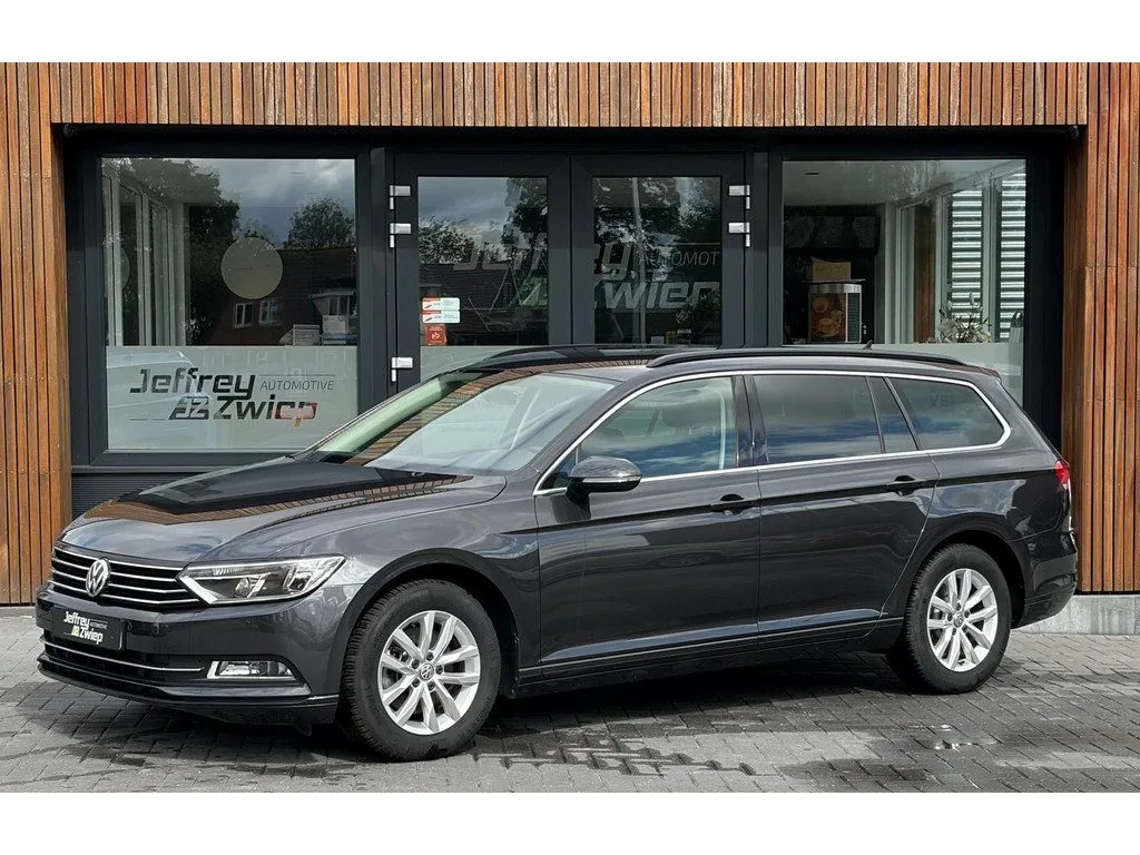 Volkswagen Passat (2018) — foto 1