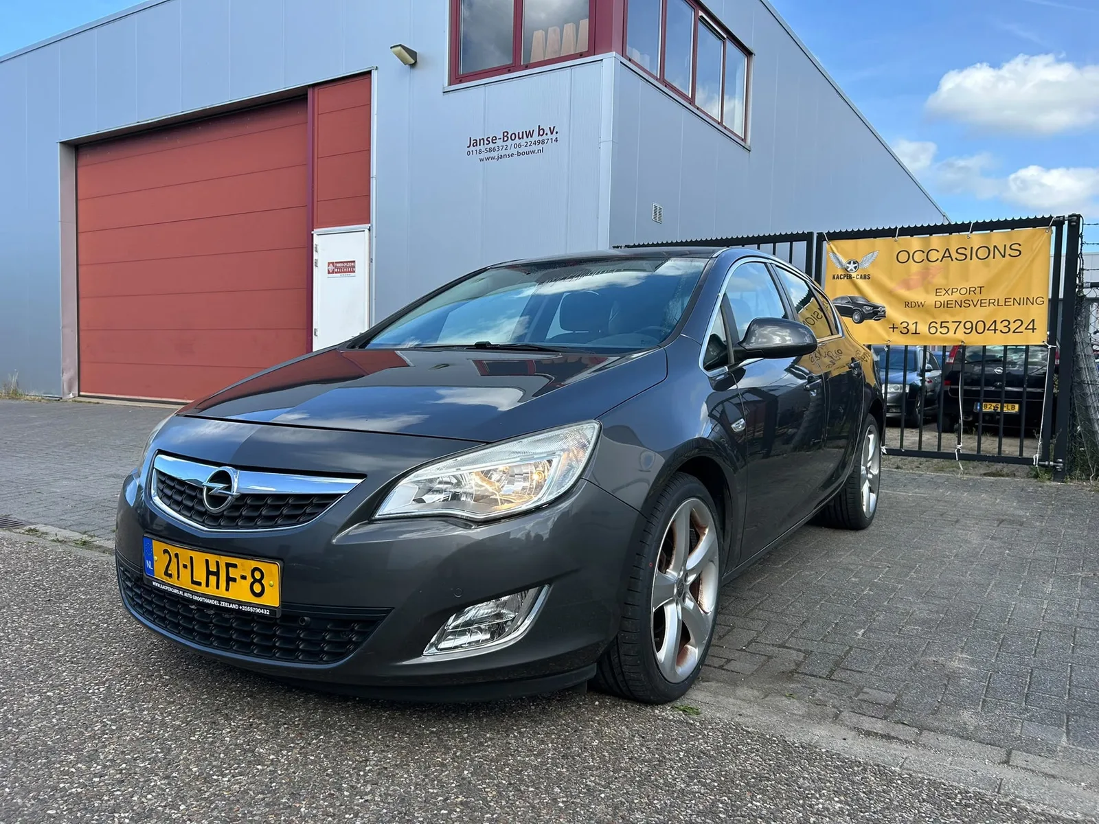 Opel Astra (2010) — foto 1