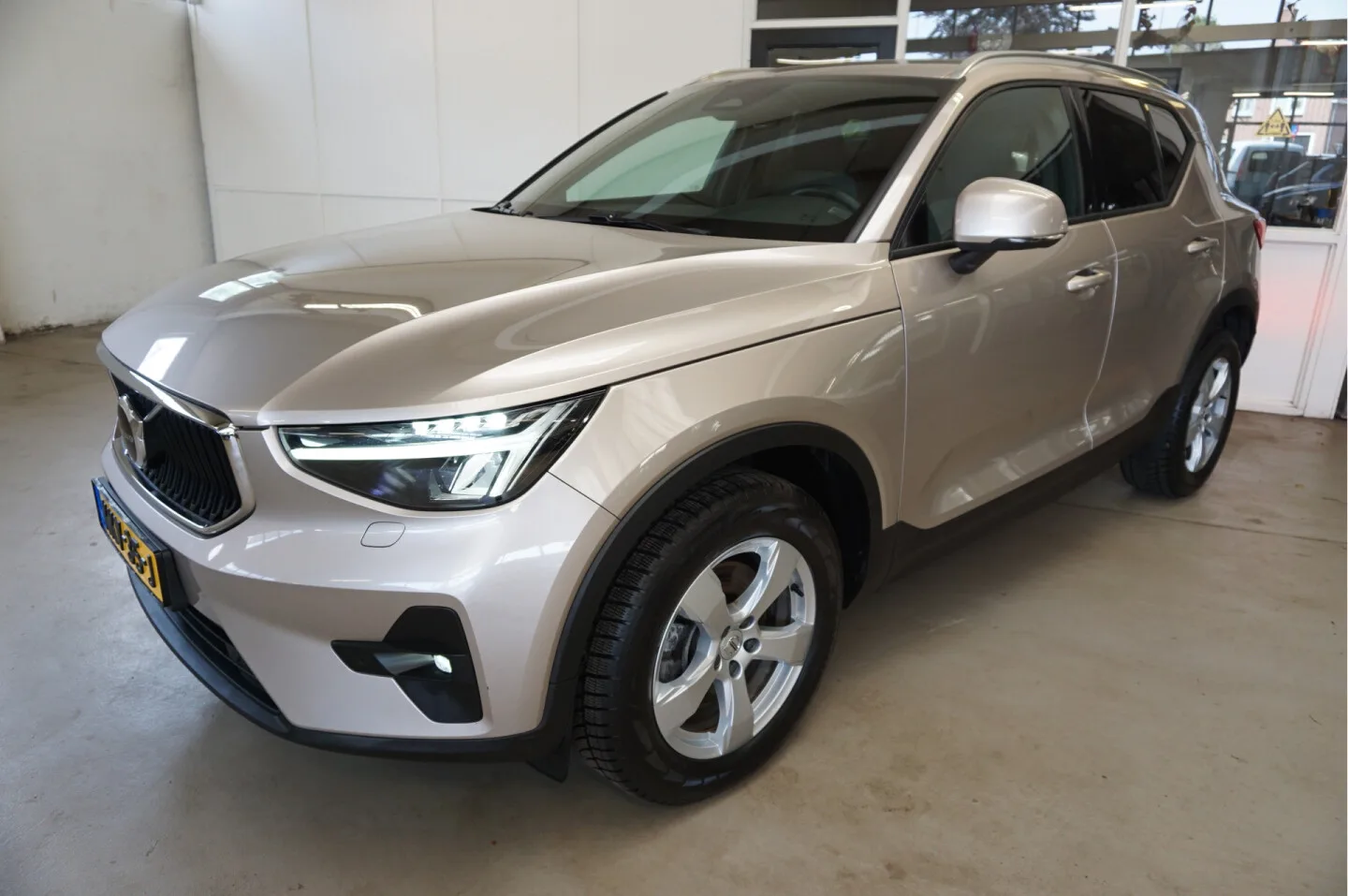 Volvo XC40 (2023) — foto 1