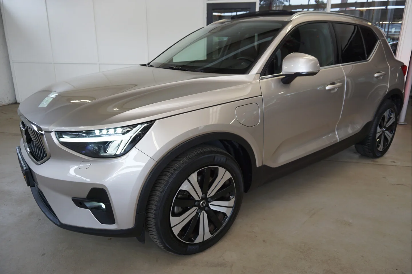 Volvo XC40 (2023) — foto 1
