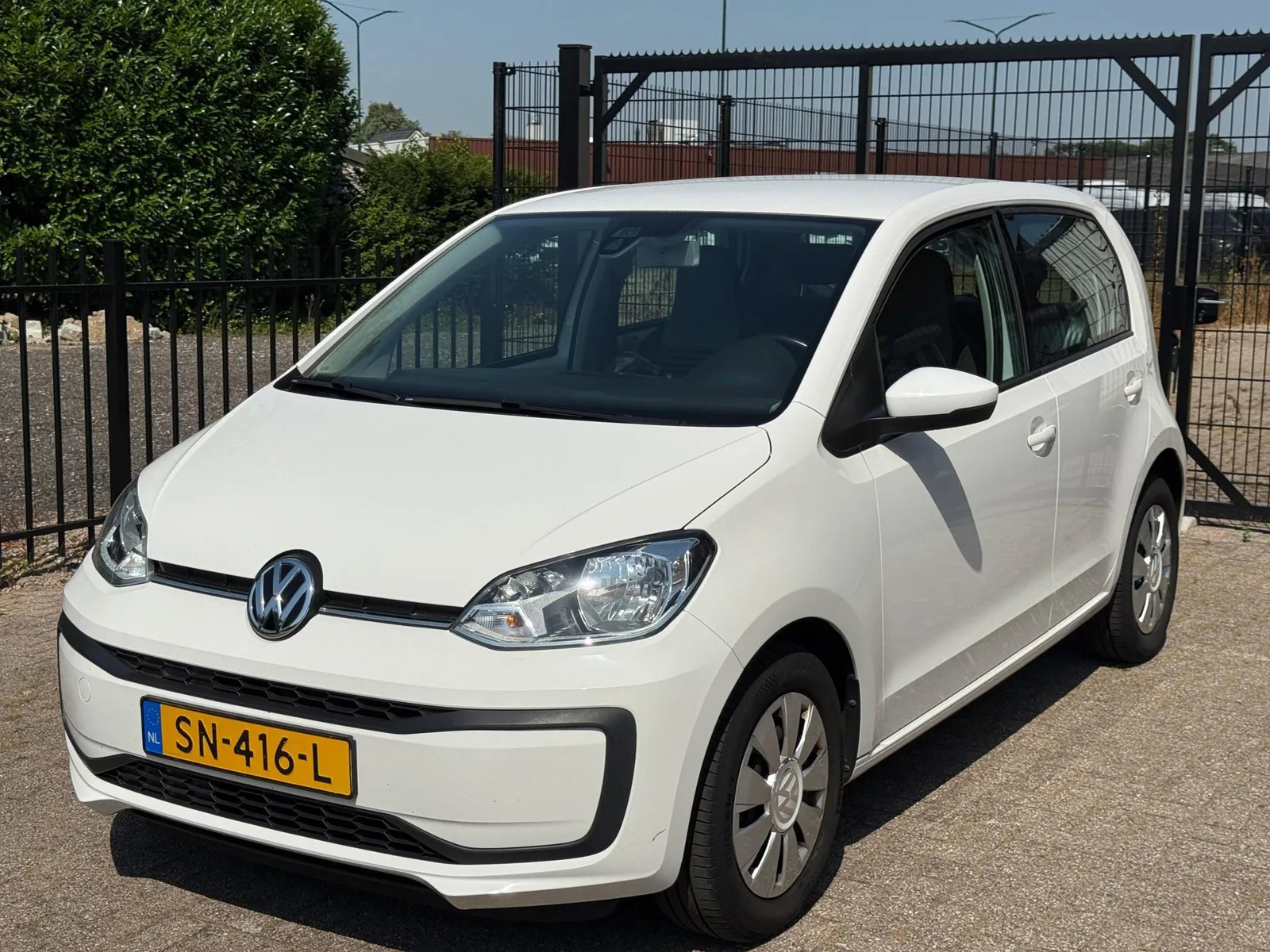 Volkswagen Up! (2018) — foto 1