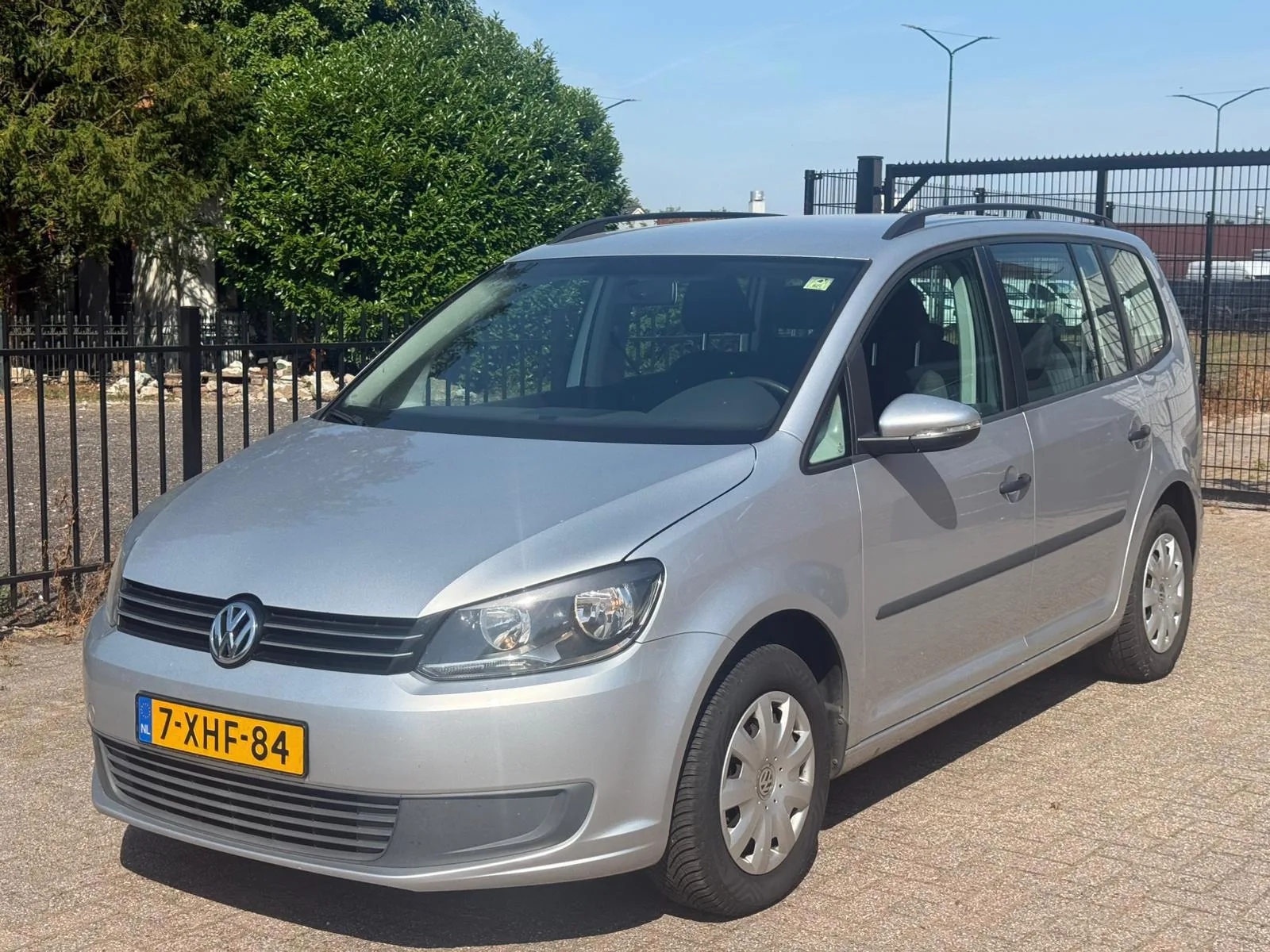 Volkswagen Touran (2014) — foto 1