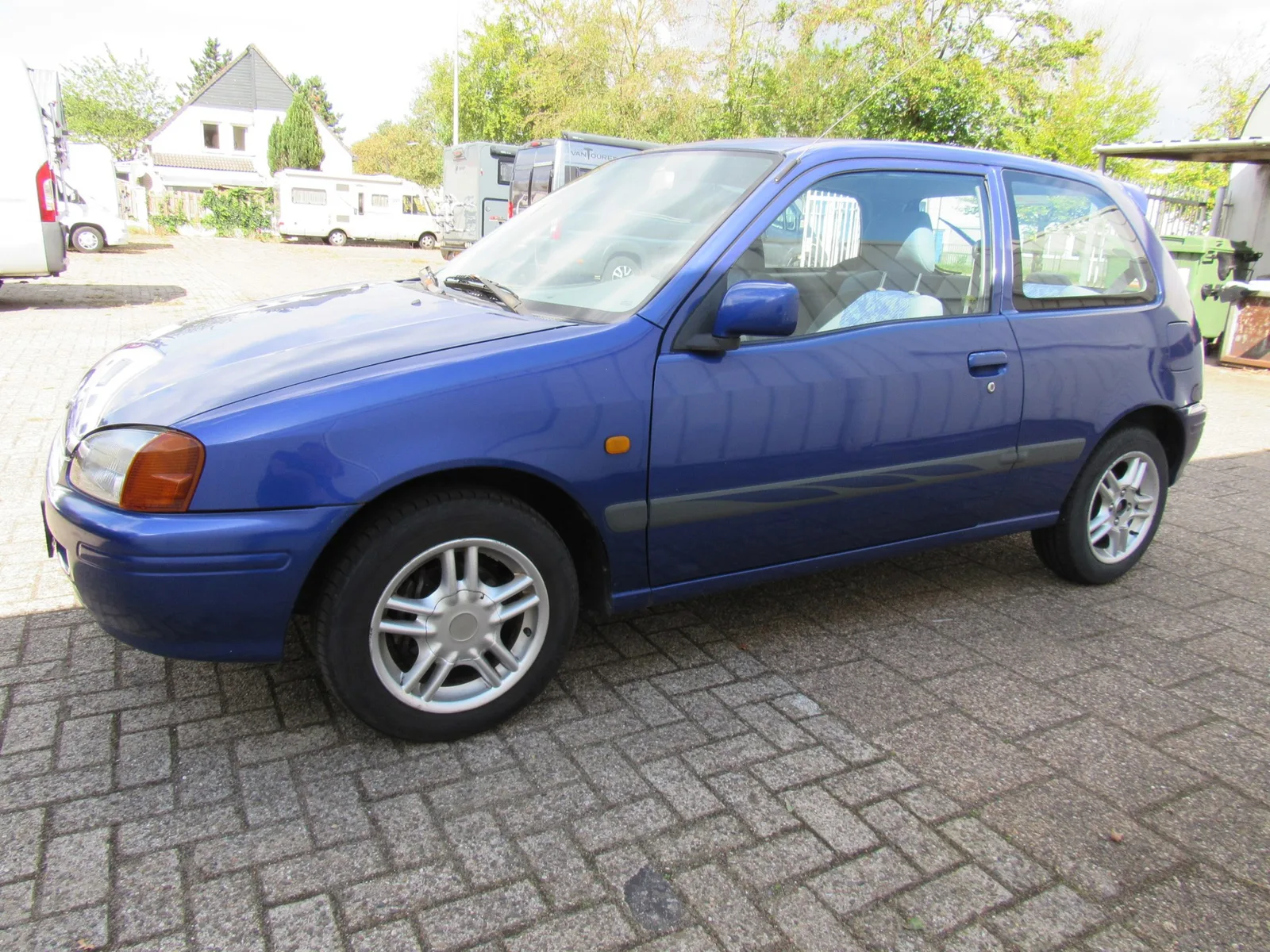 Toyota Starlet (1998) — foto 1