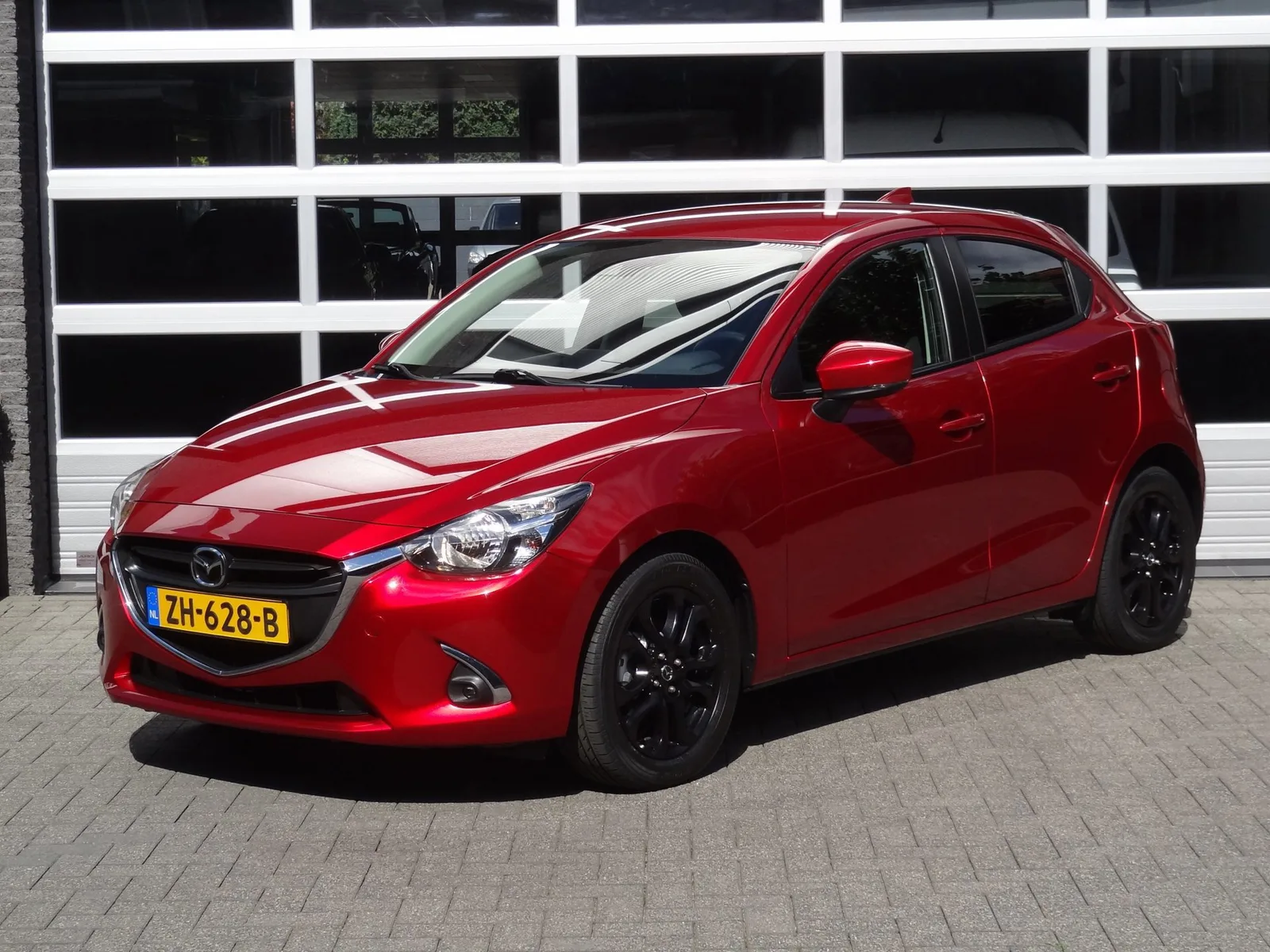 Mazda 2 (2019) — foto 1