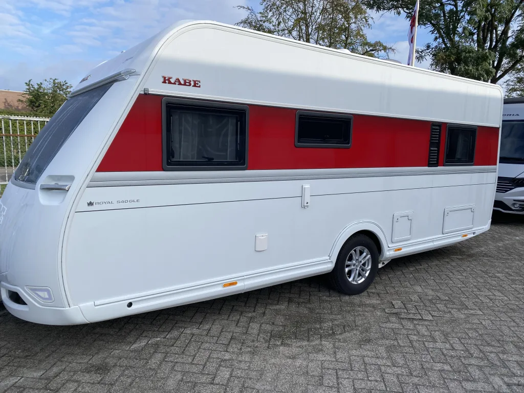 Kabe Royal (2025) — foto 1