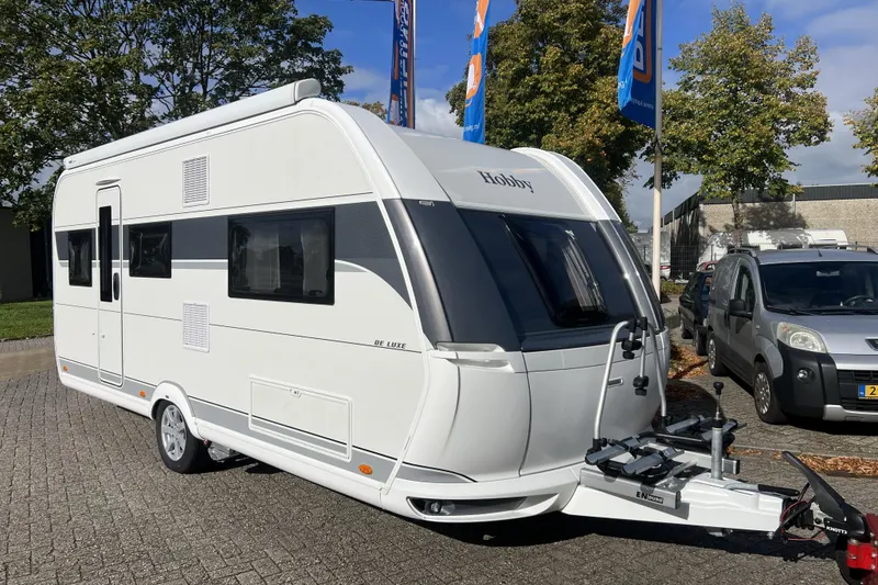 Hobby De Luxe (2024)