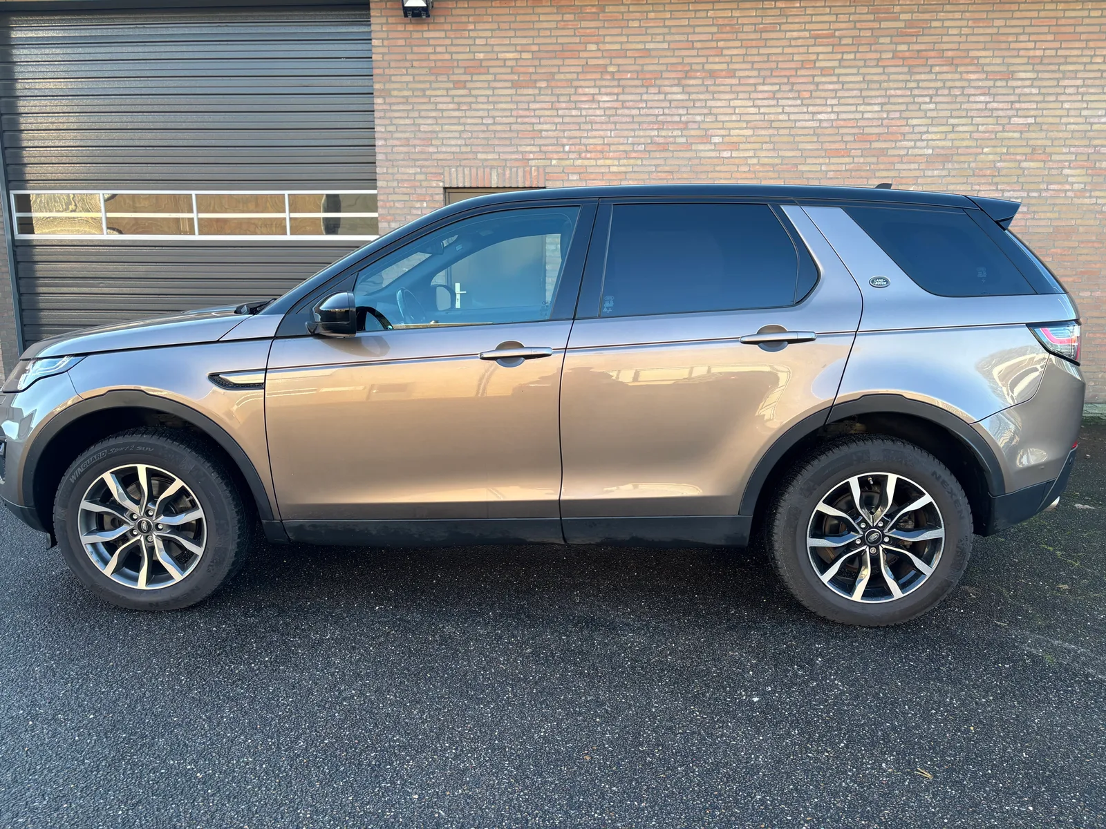 Land Rover Discovery Sport (2017) — foto 1