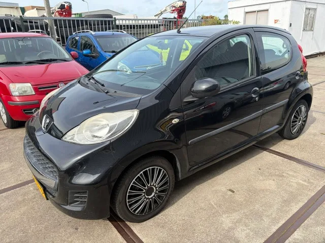 Peugeot 107 (2011) — foto 1