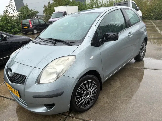 Toyota Yaris (2006) — foto 1
