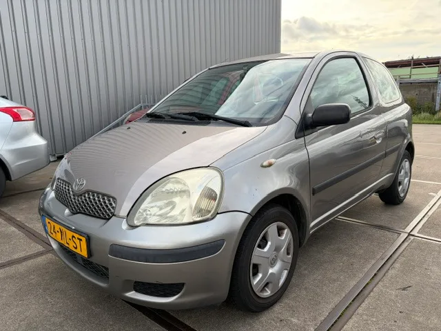 Toyota Yaris (2004) — foto 1