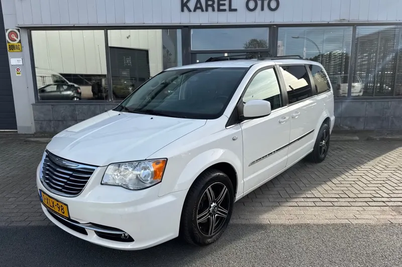 Chrysler Town and Country (2012)