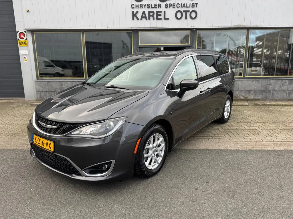 Chrysler Pacifica (2017) — foto 1