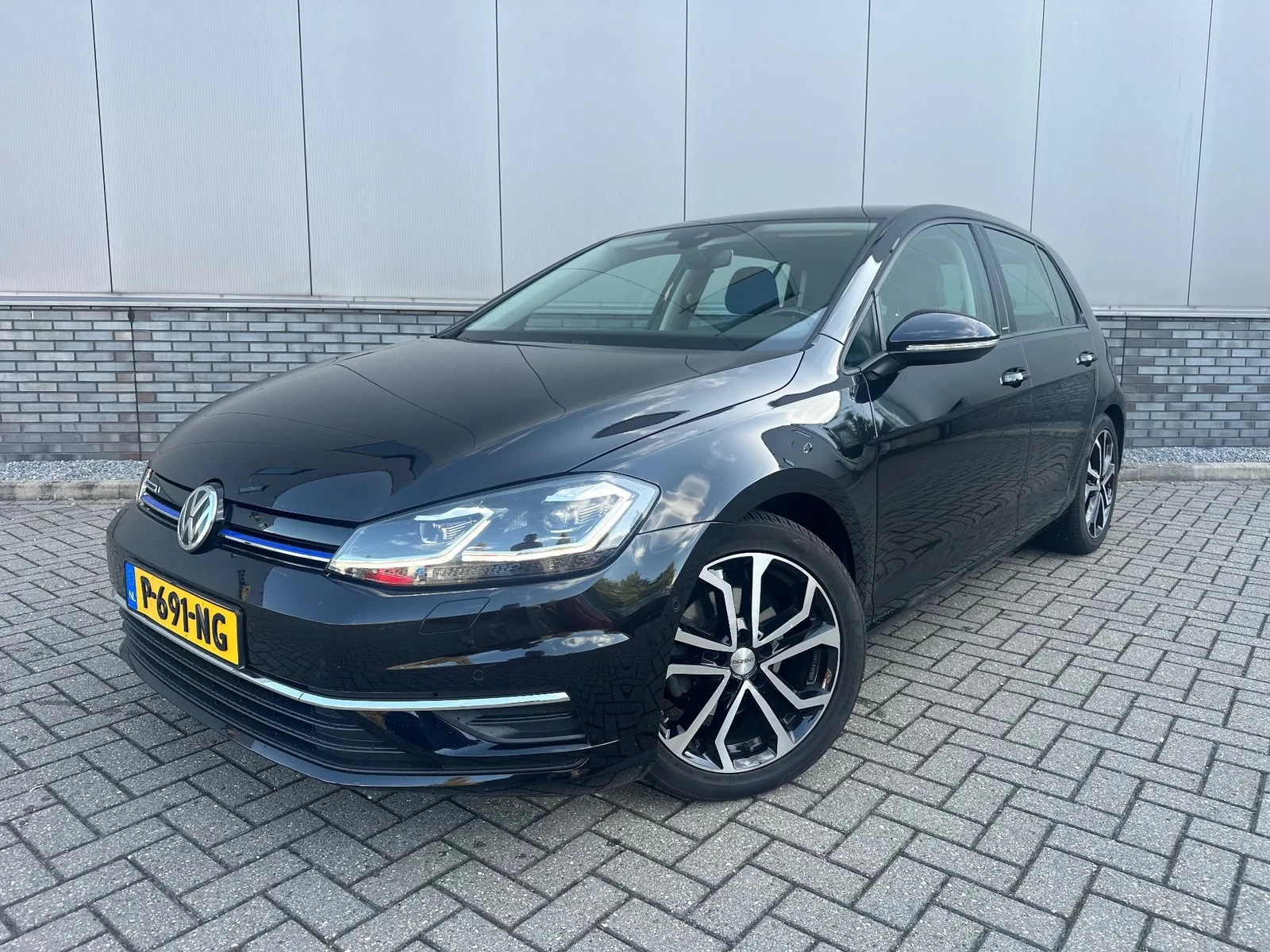 Volkswagen Golf (2020) — foto 1