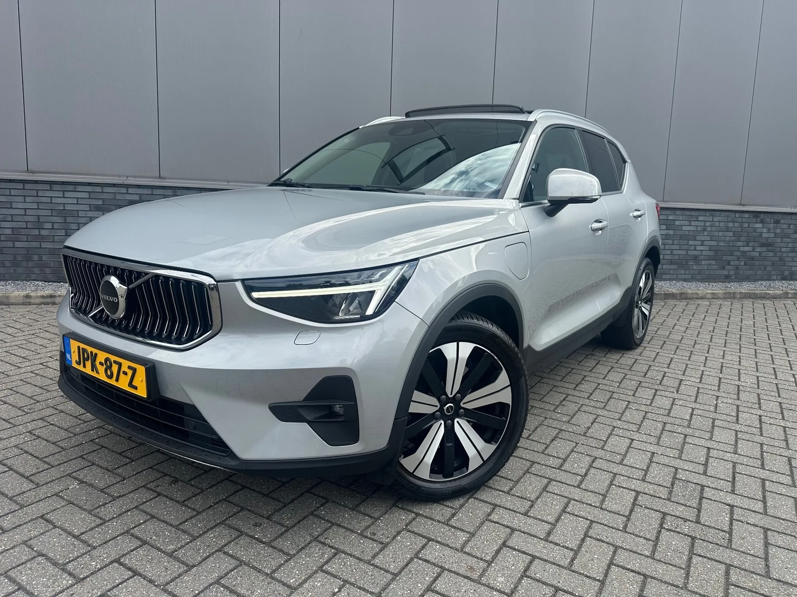 Volvo XC40 (2023) — foto 1
