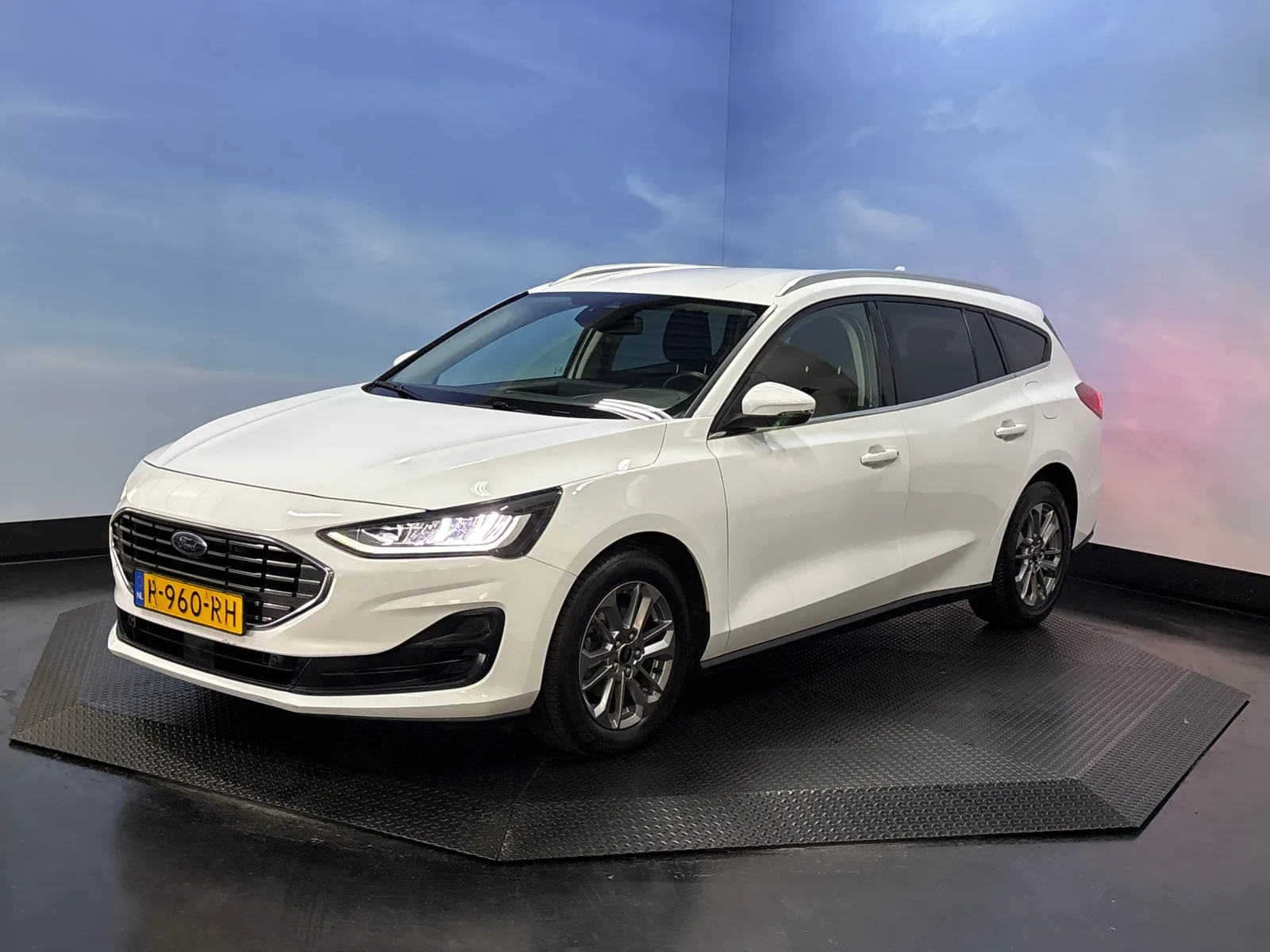 Ford Focus (2022) — foto 1