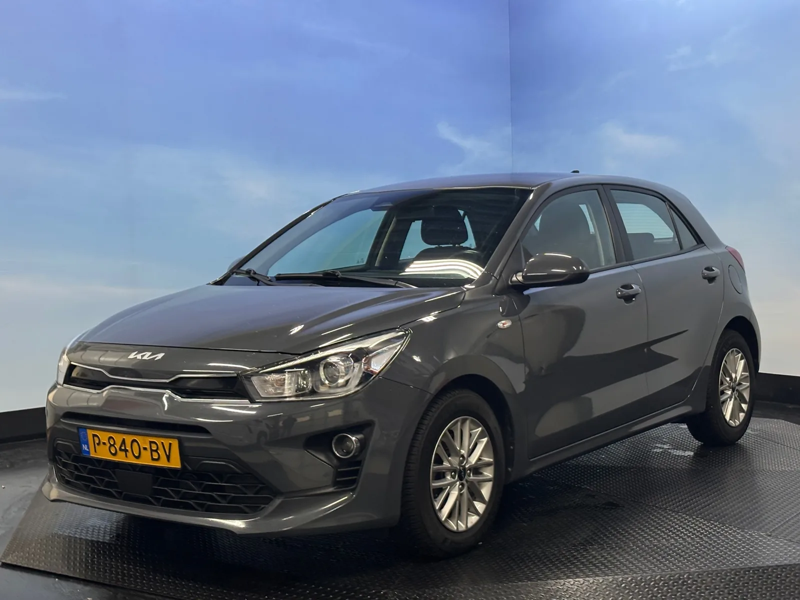 Kia Rio (2022) — foto 1