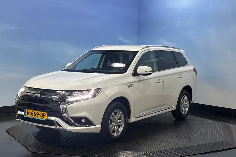 Mitsubishi Outlander (2021)