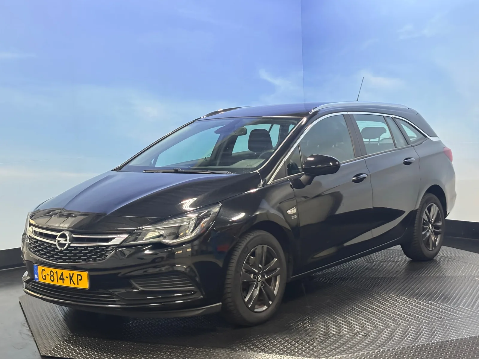 Opel Astra (2019) — foto 1