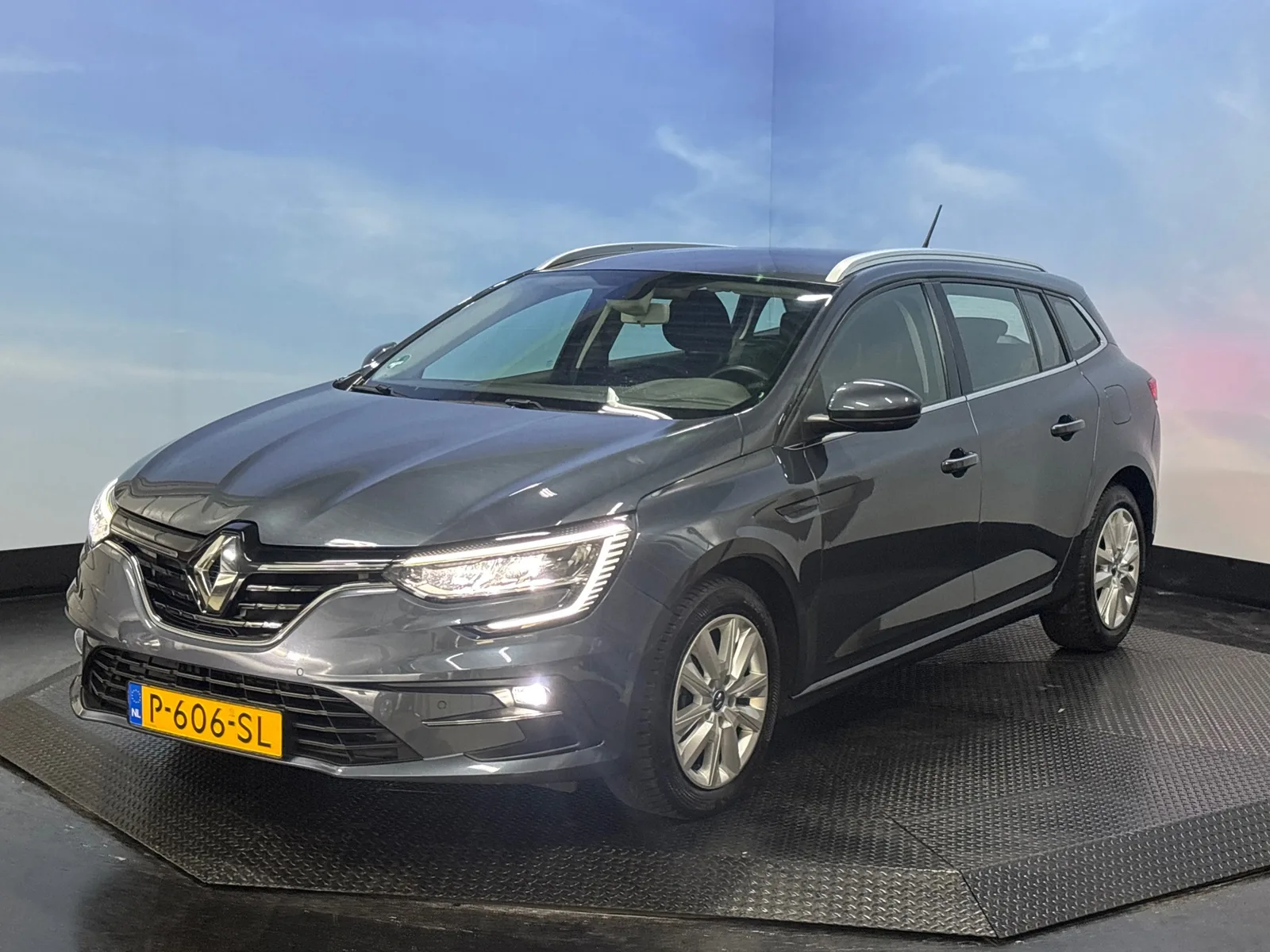 Renault Mégane (2022) — foto 1