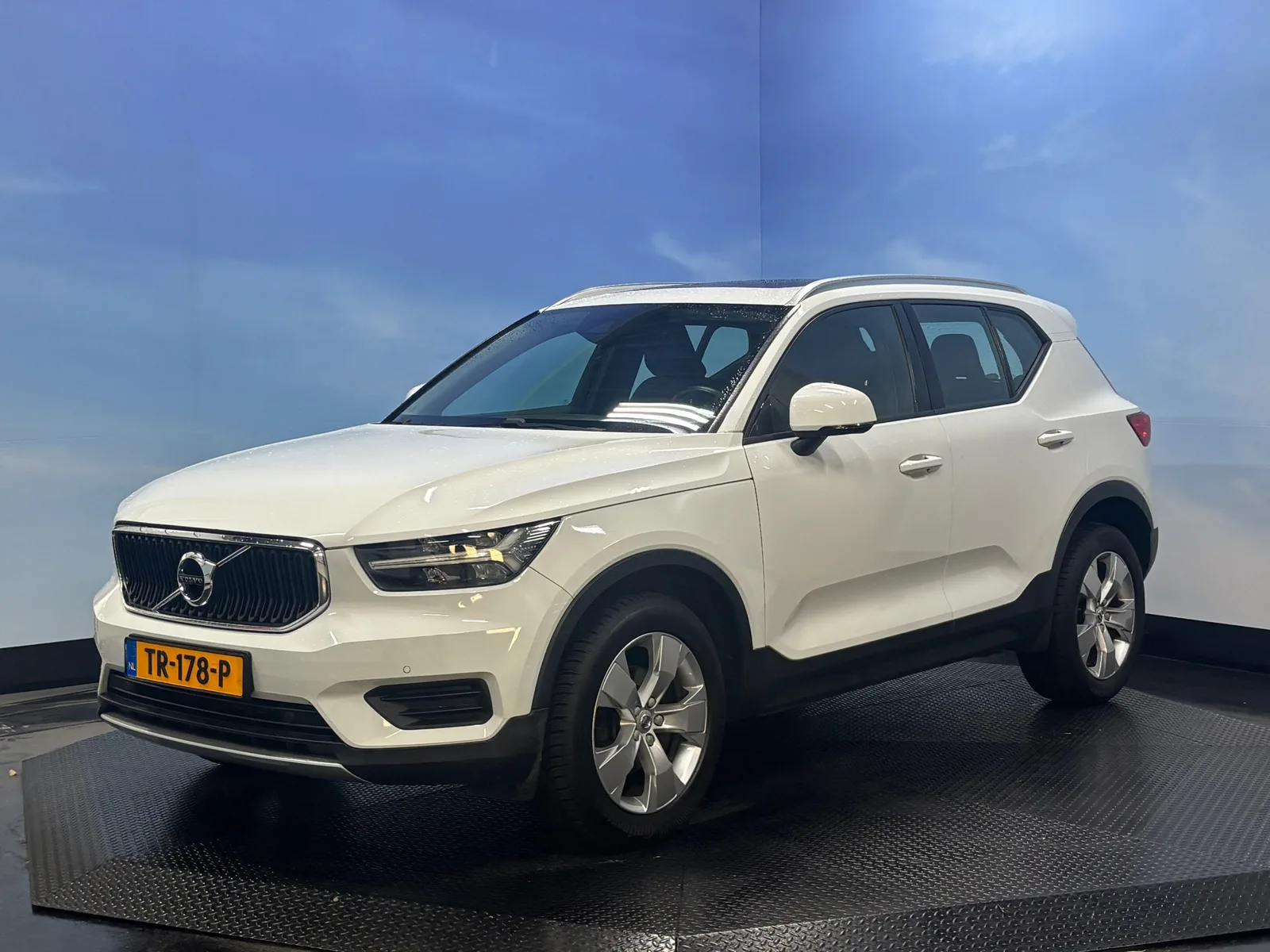 Volvo XC40 (2018) — foto 1