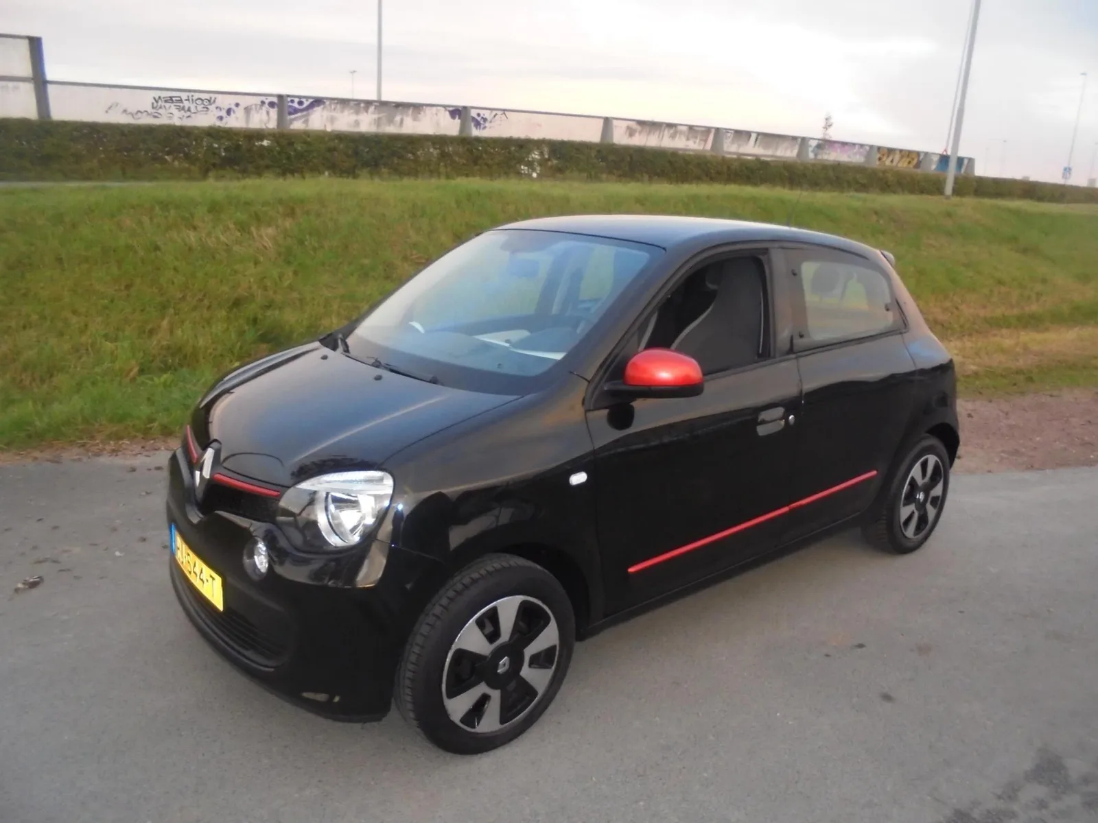 Renault Twingo (2017) — foto 1