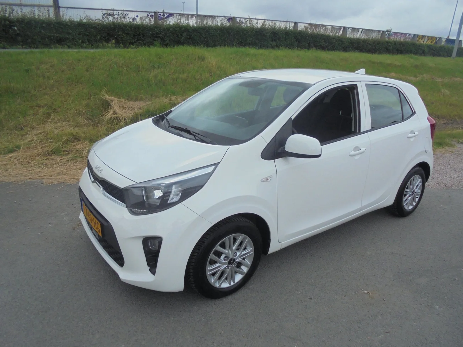 Kia Picanto (2023) — foto 1