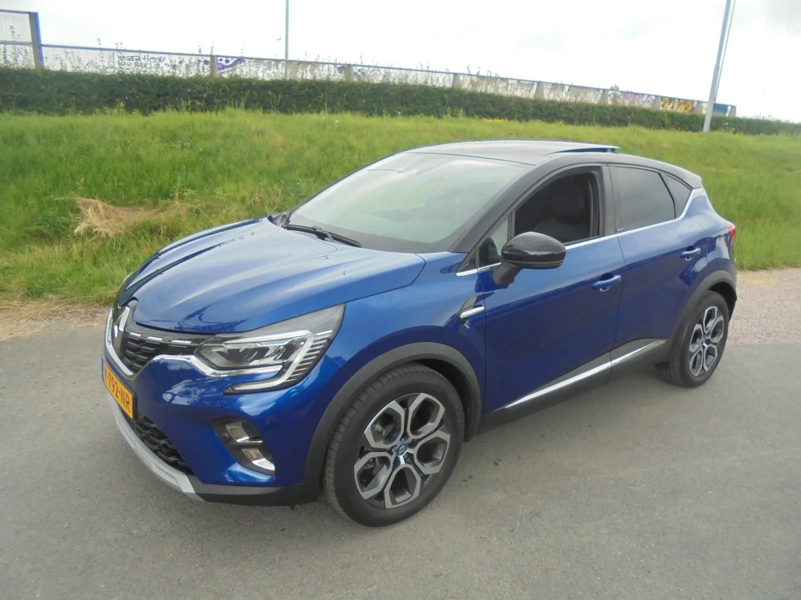 Renault Captur (2021) — foto 1