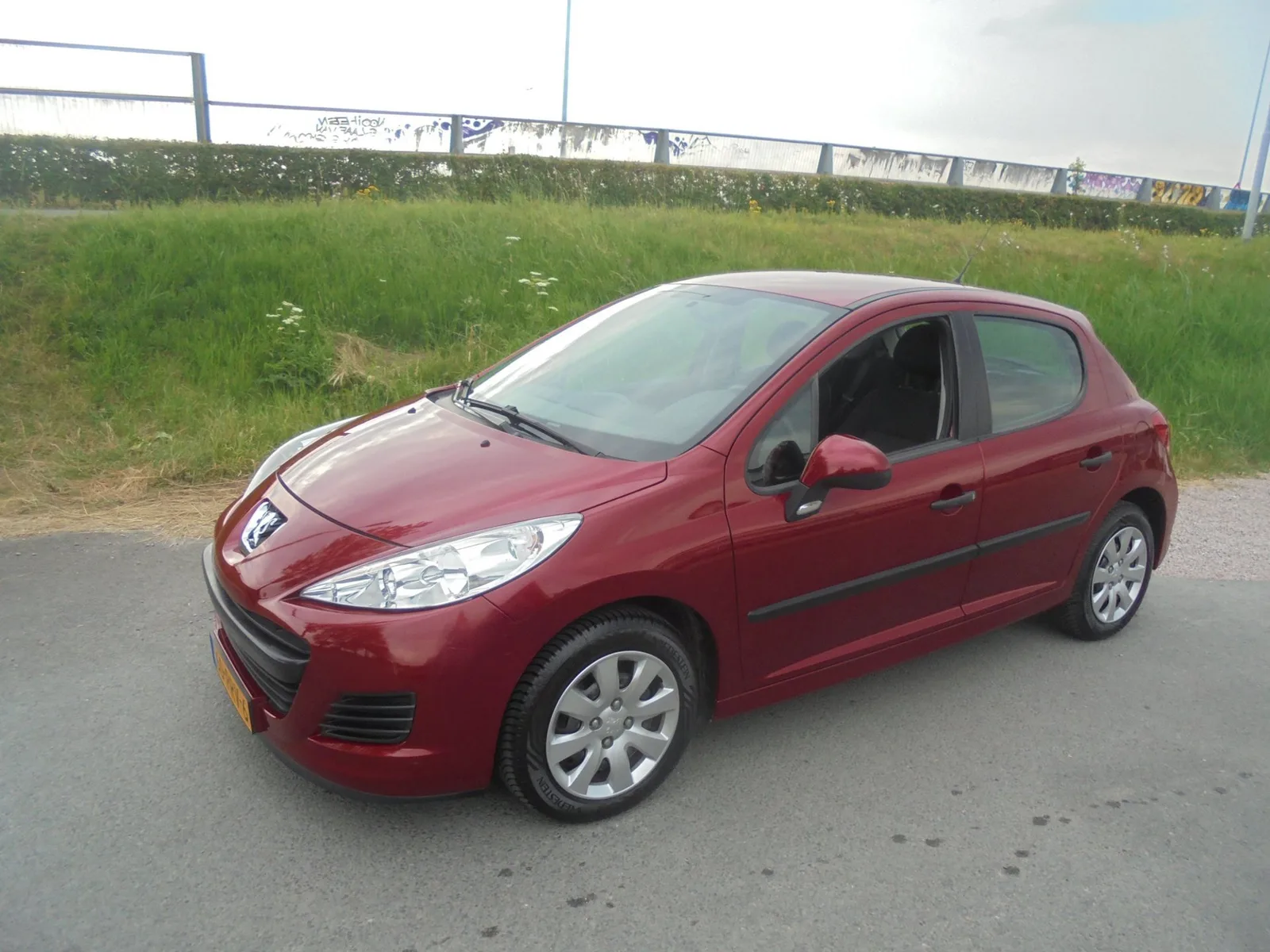 Peugeot 207 (2011) — foto 1