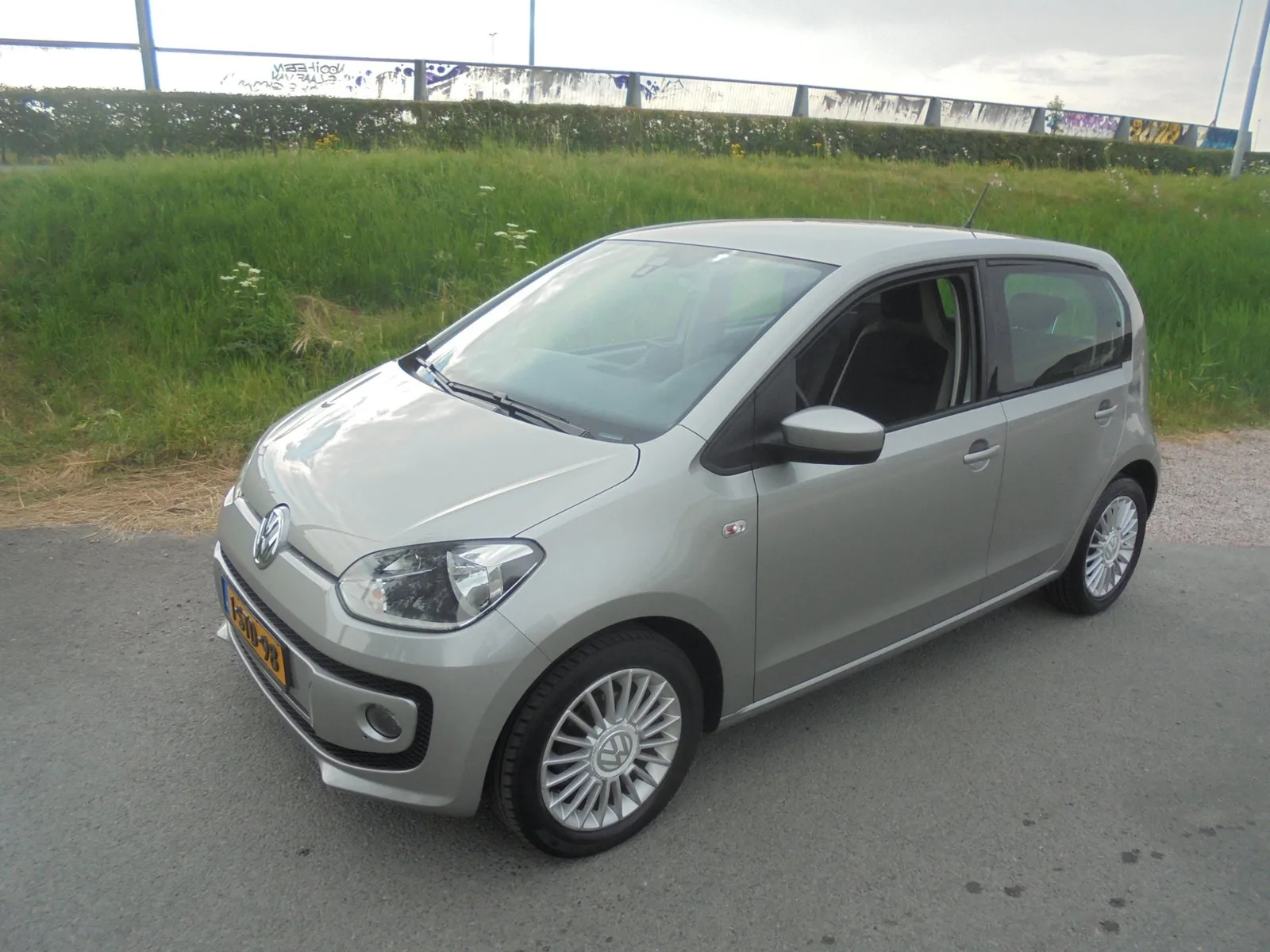 Volkswagen Up! (2013) — foto 1