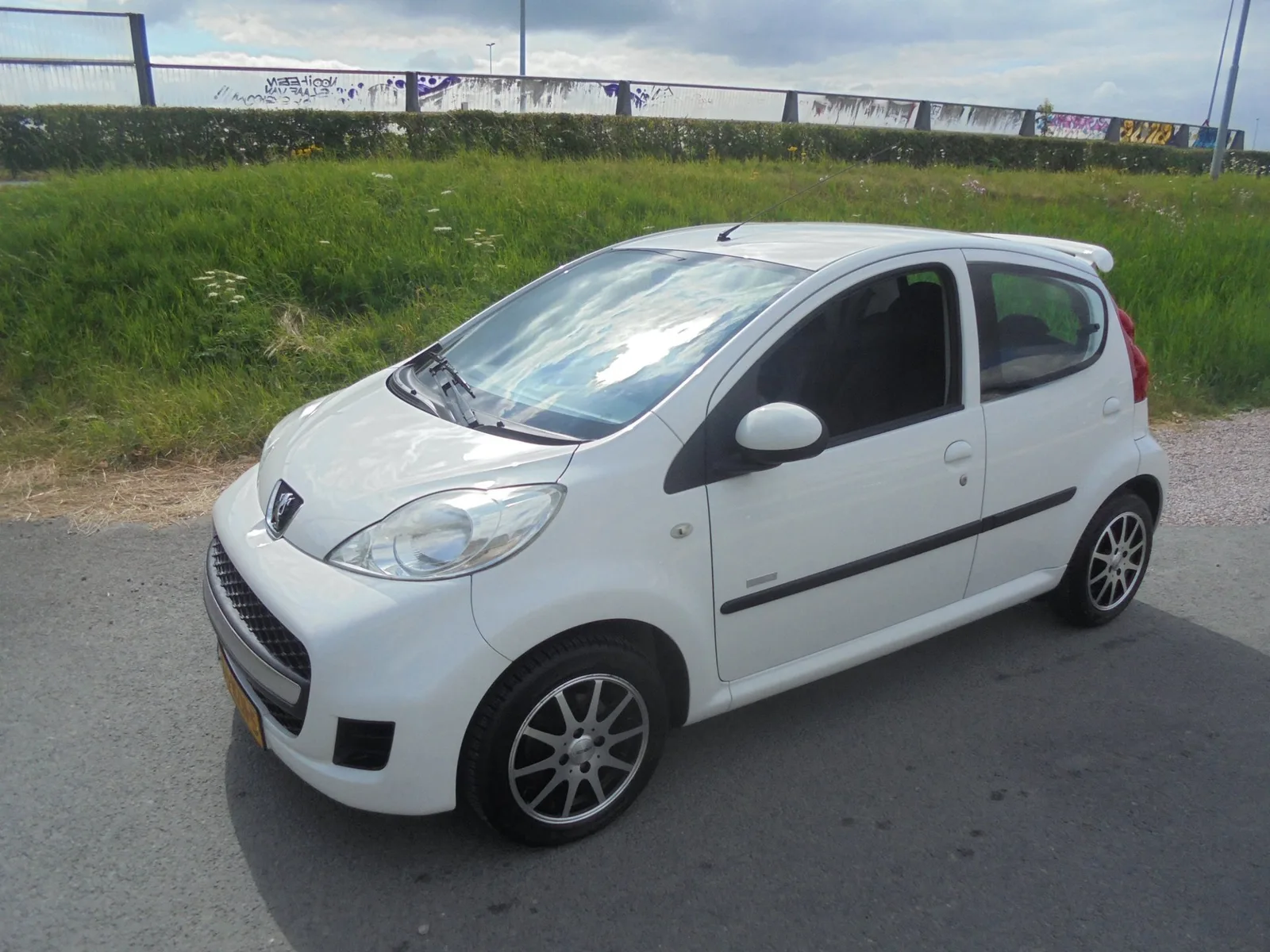 Peugeot 107 (2011) — foto 1