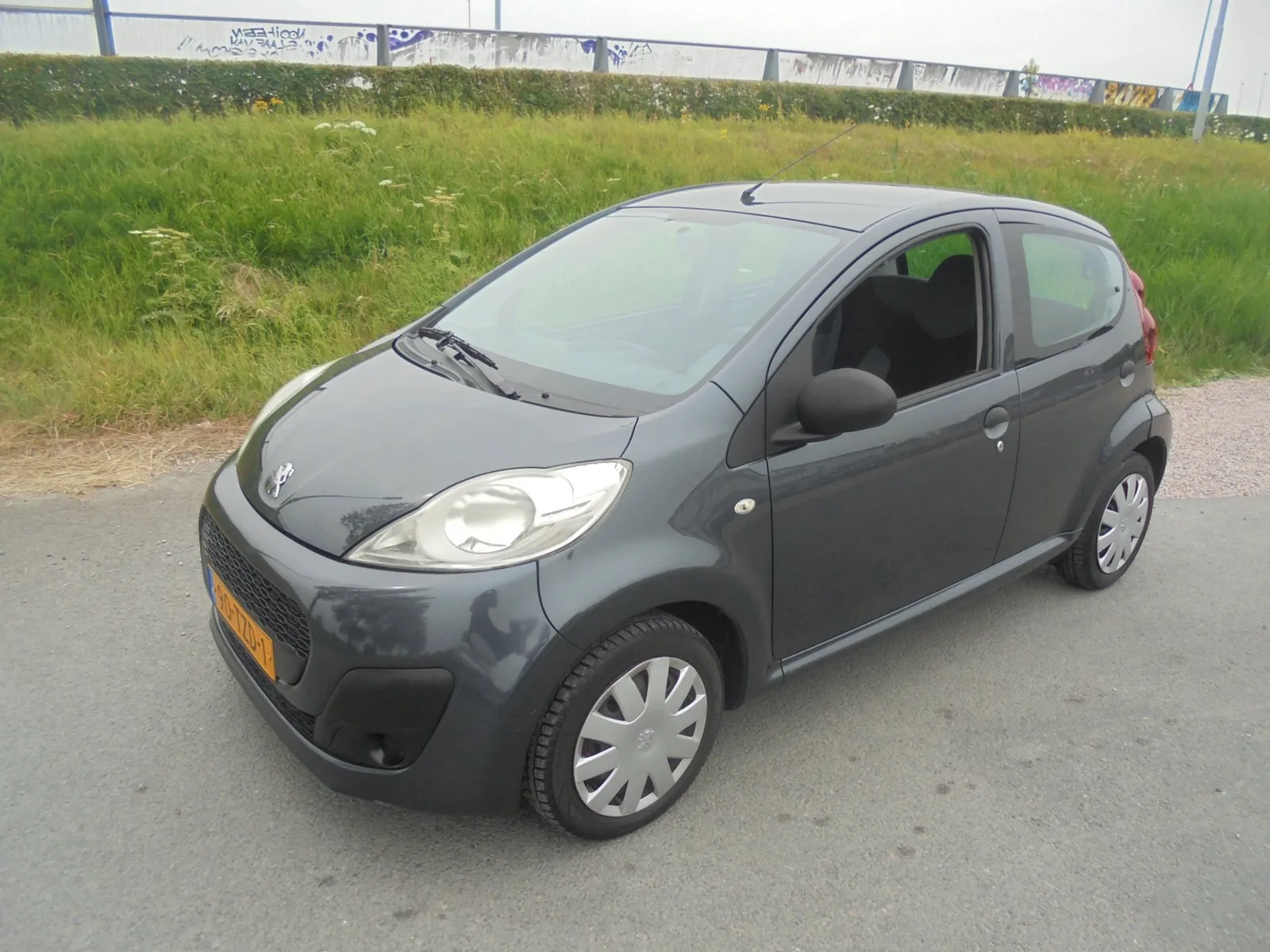 Peugeot 107 (2012) — foto 1