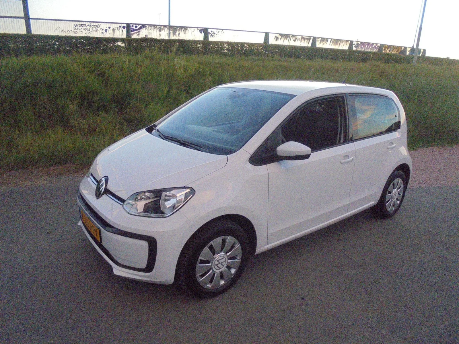 Volkswagen Up! (2021) — foto 1