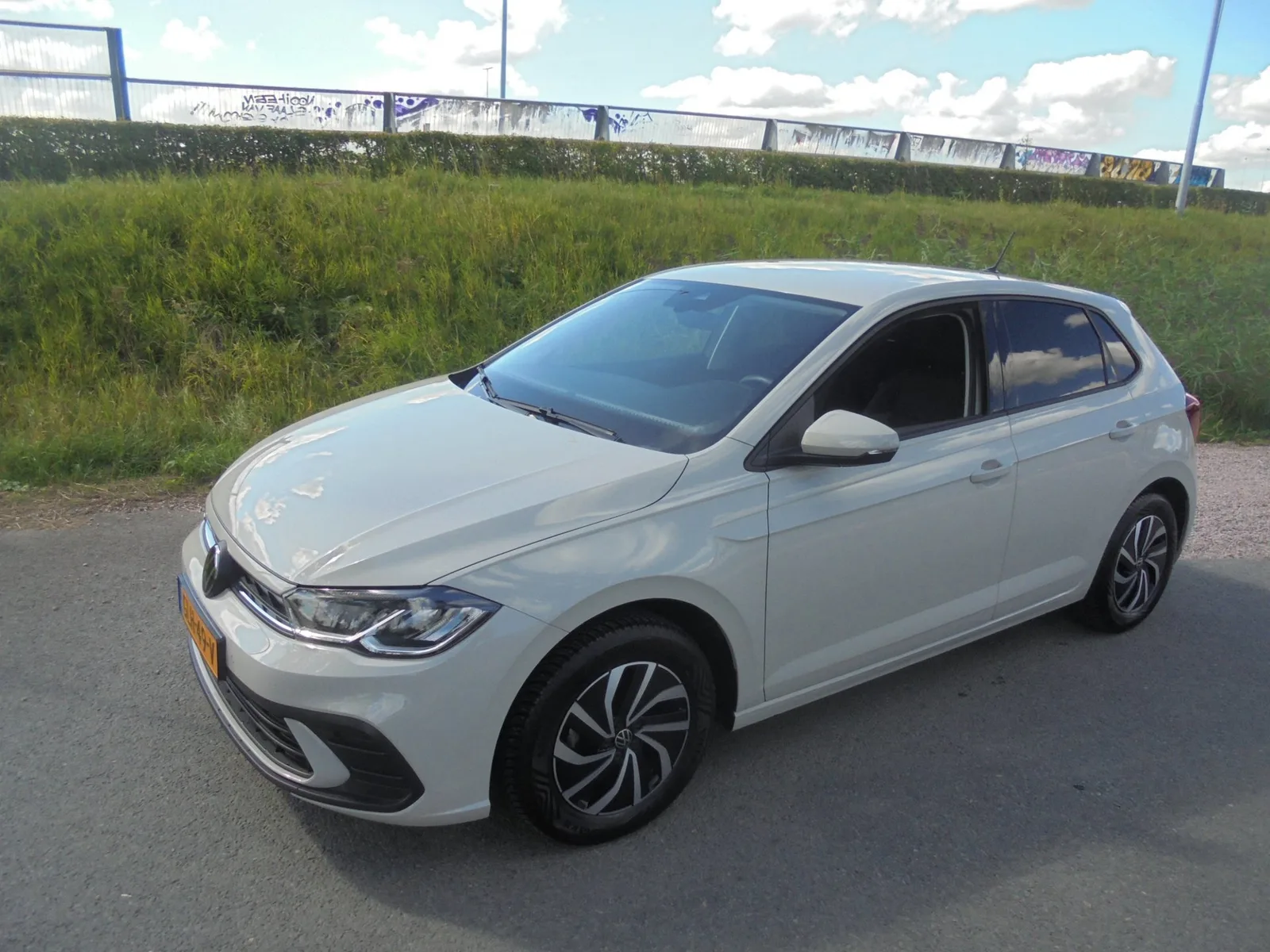 Volkswagen Polo (2024) — foto 1