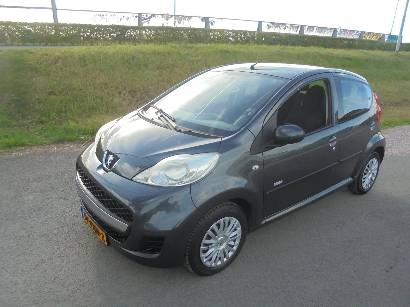 Peugeot 107 (2011) — foto 1