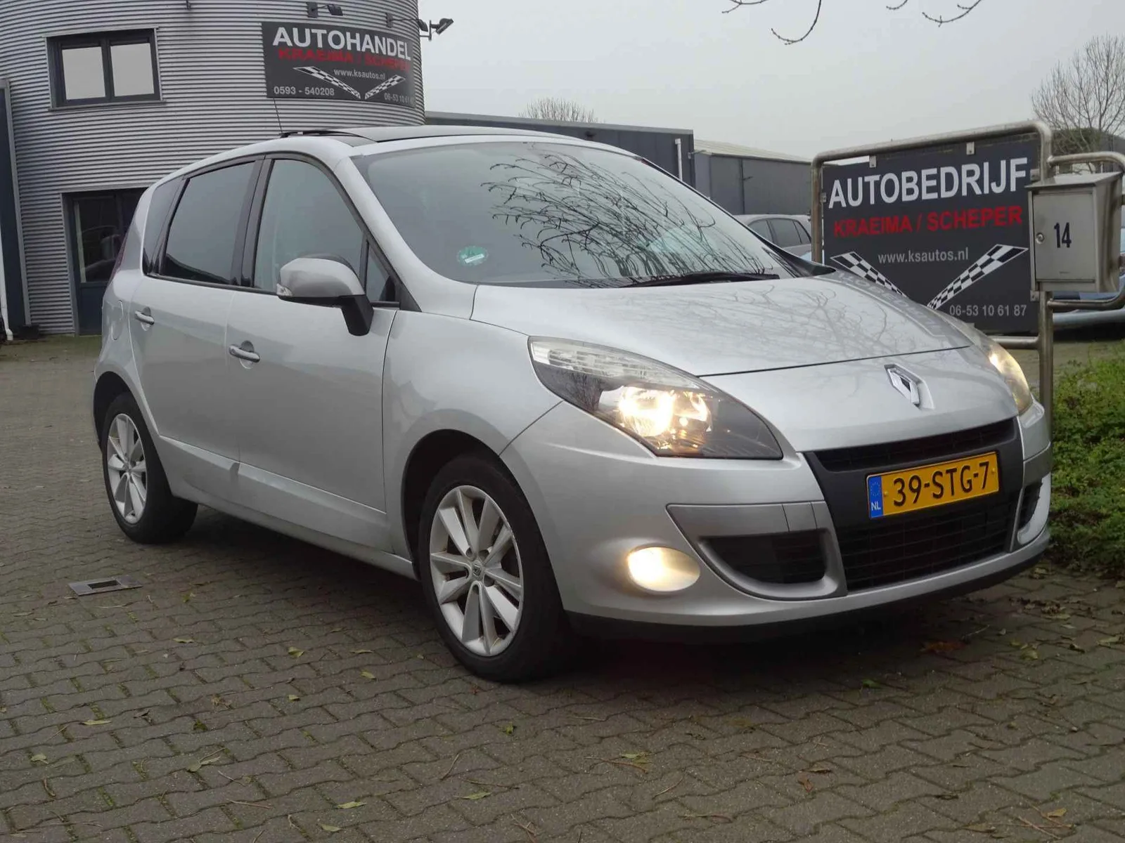 Renault Scénic (2011) — foto 1