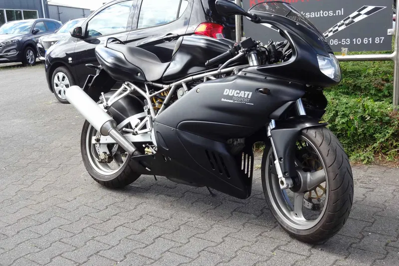 Ducati 750 (2001)