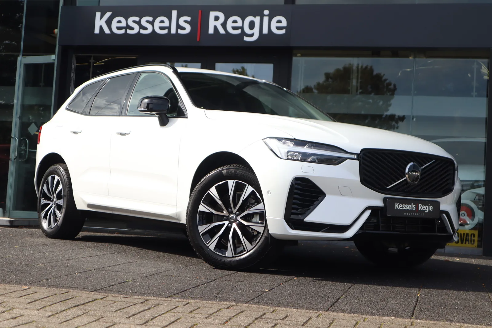 Volvo XC60 (2025) — foto 1