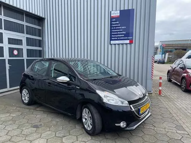 Peugeot 208 (2014) — foto 1