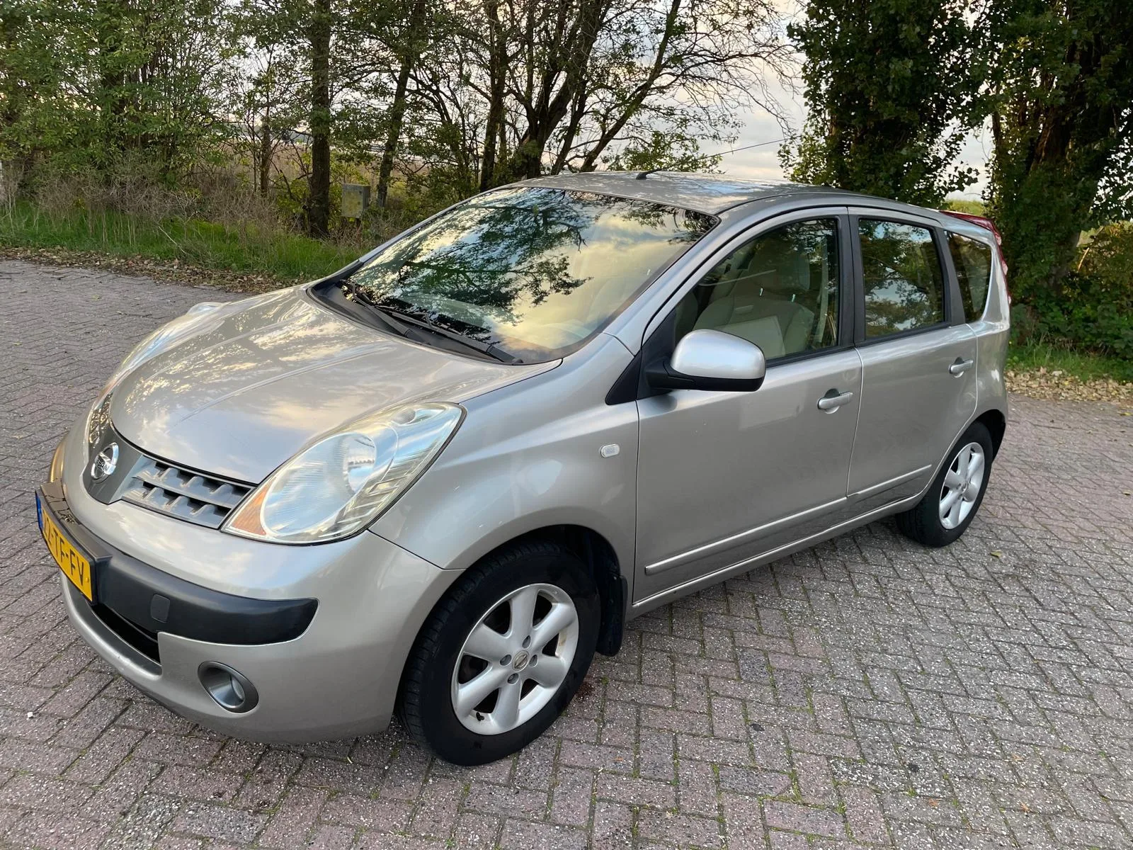 Nissan Note (2006) — foto 1
