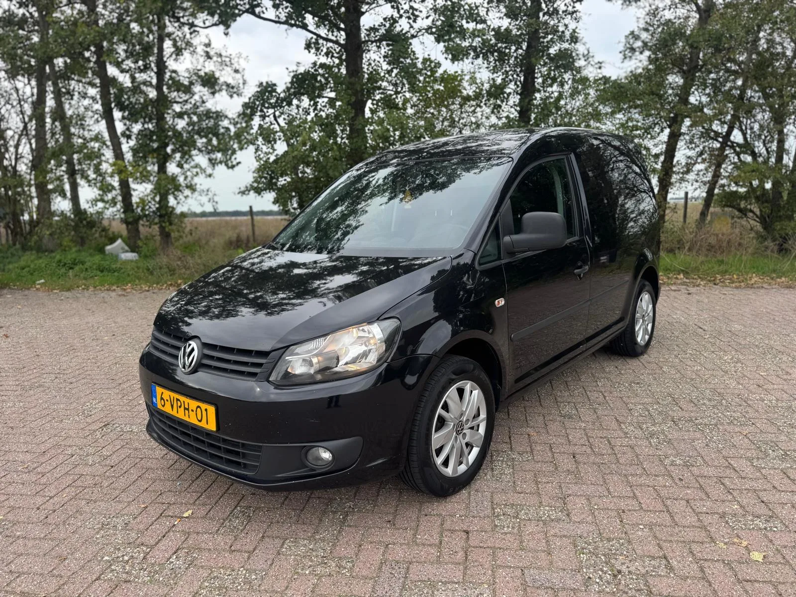 Volkswagen Caddy (2011) — foto 1