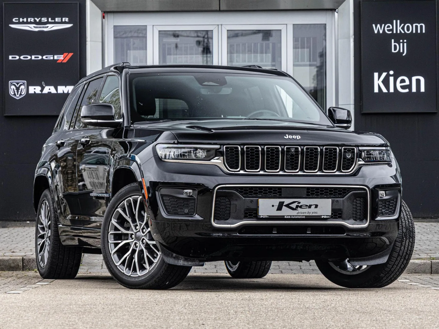 Jeep Grand Cherokee (2023) — foto 1