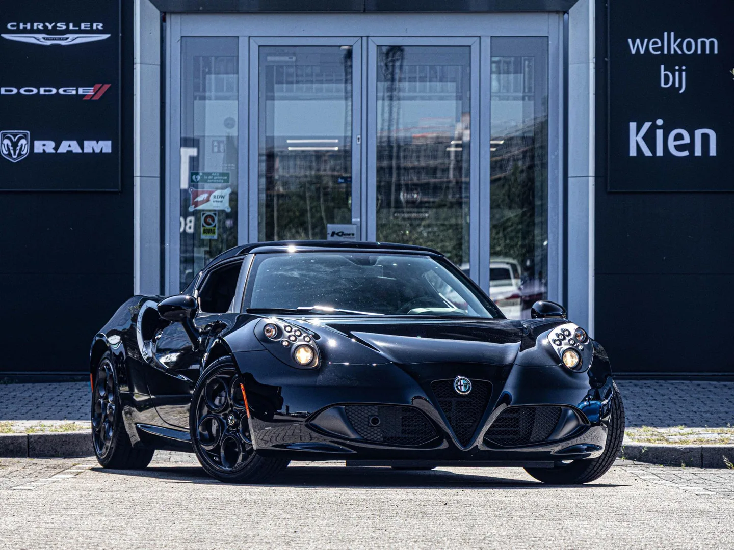 Alfa Romeo 4C (2016) — foto 1