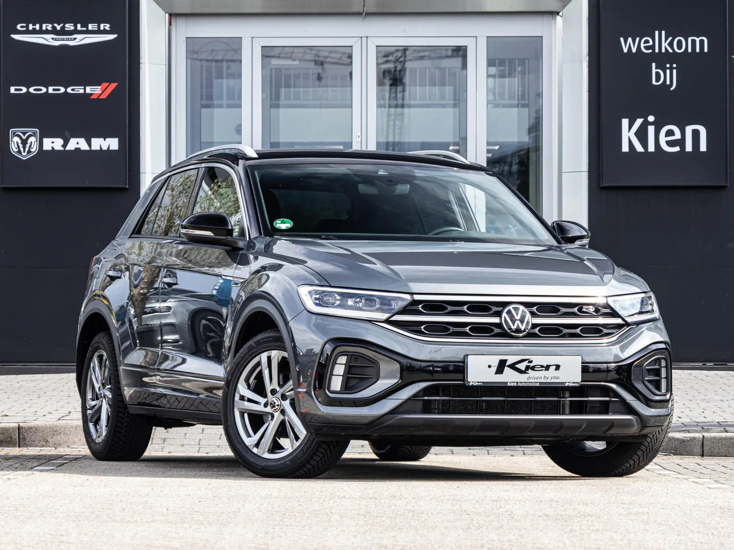 Volkswagen T-Roc (2023) — foto 1