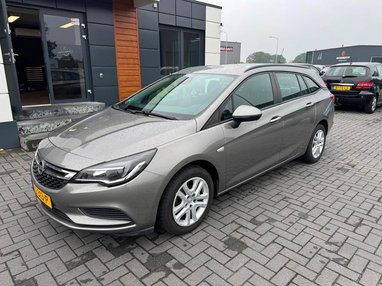 Opel Astra Sports Tourer (2016) — foto 1