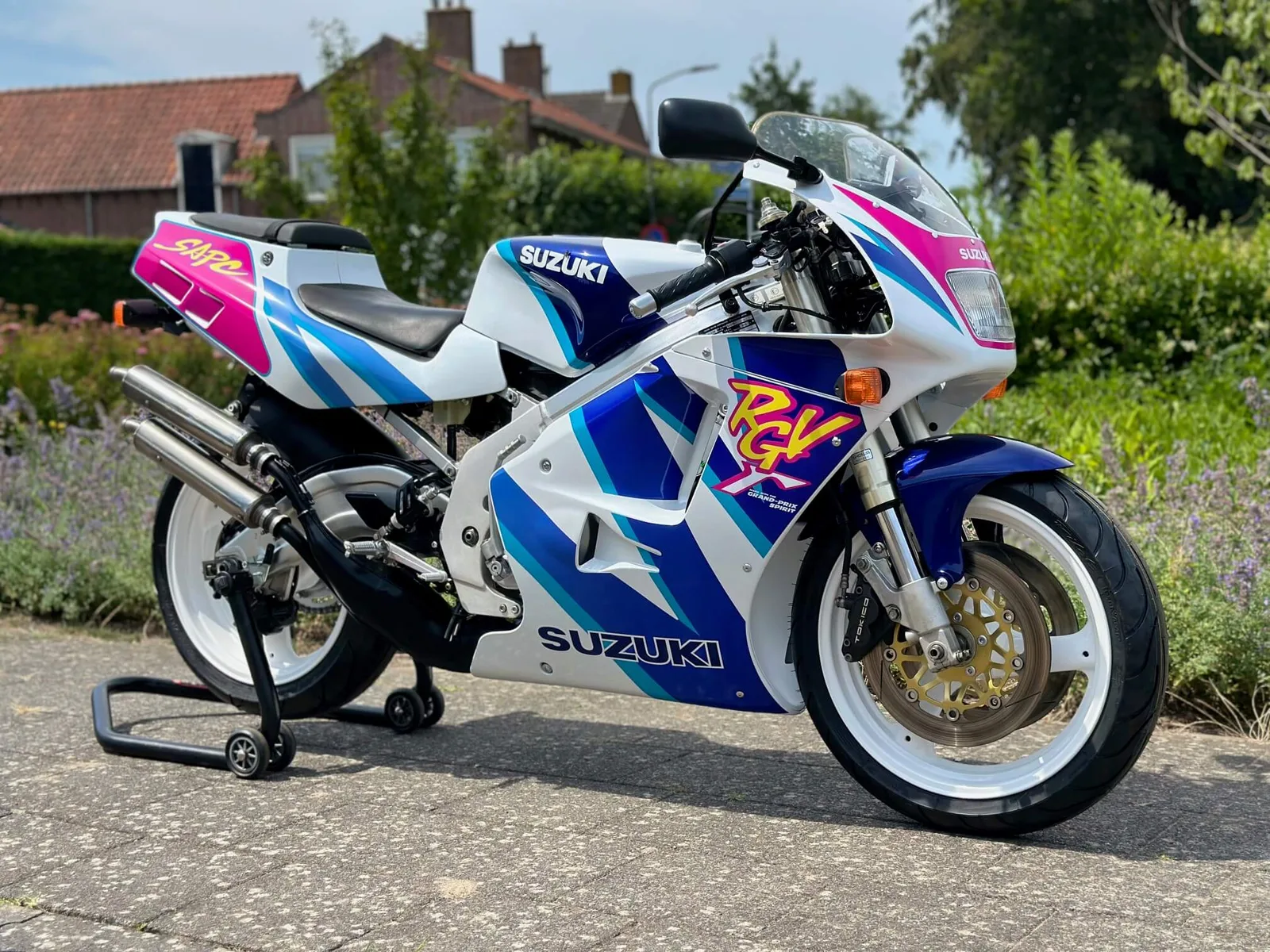 Suzuki RGV 250 (1992) — foto 1