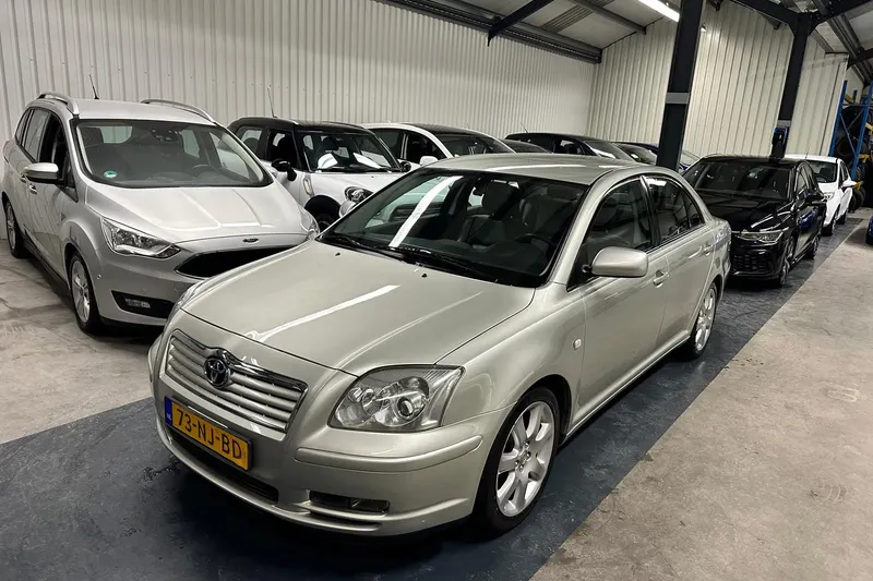 Toyota Avensis (2003)